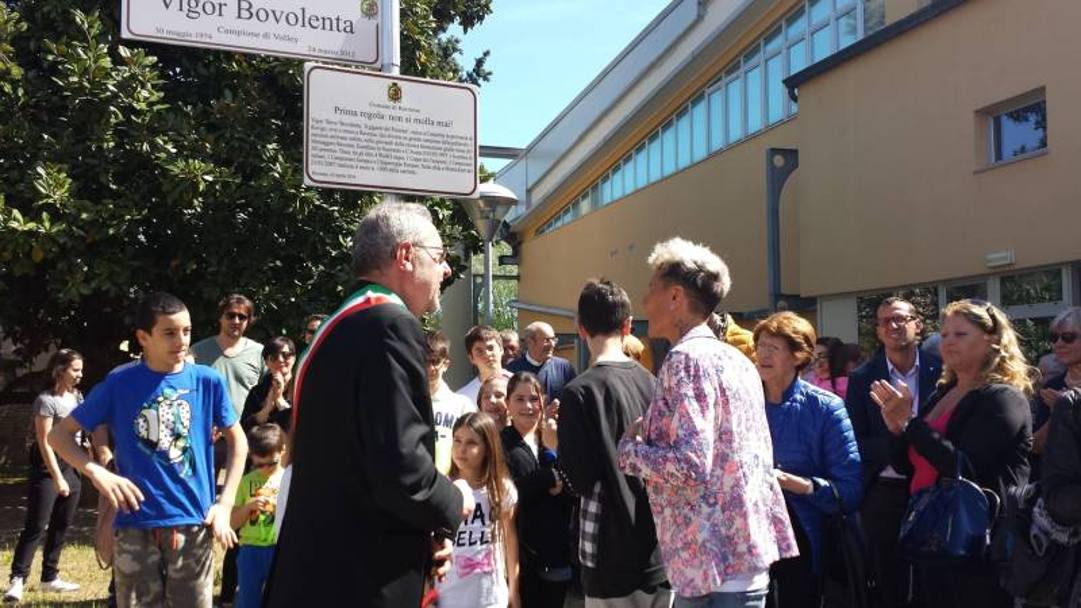 La cerimonia d’inaugurazione con il sindaco Matteucci e la moglie Federica Lisi